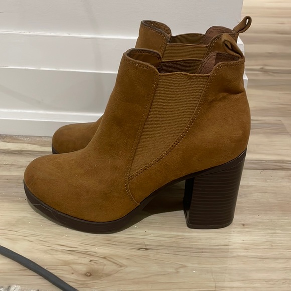 Brown Booties Size 7 - Picture 1 of 2